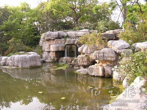 千层石驳岸水景