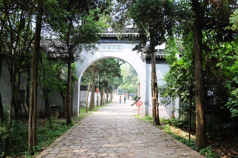 花山福地山门