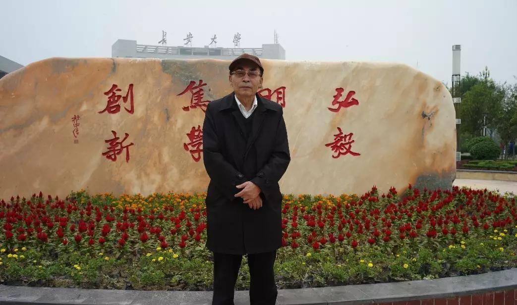 校训书法由杜中信书写